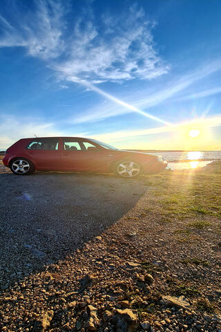 Sunset Drive: The VW Golf Experience 🌅🚗