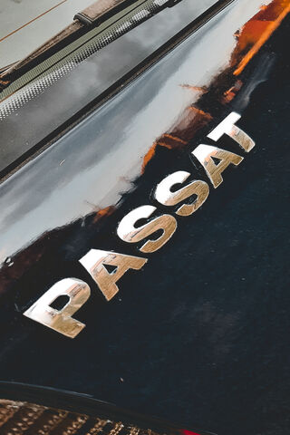 The Elegance of the Volkswagen Passat 🚗✨