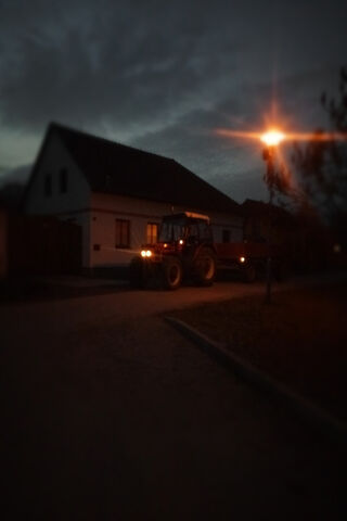 Zetor: The Nighttime Workhorse 🚜🌙