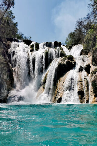 Cascada: Nature's Majestic Symphony 🎶💦