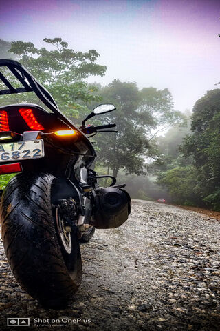 Dominar 400: Conquer the Misty Roads! 🌫️🏍️