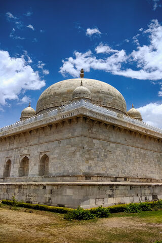 The Majestic Hoshang Shah Tomb: A Marvel of Mughal Architecture