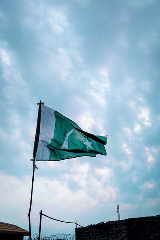 Waving Pride: The Jhanda in the Sky 🇵🇰
