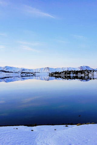 Nieve: A Winter Wonderland Reflection ❄️🏔️