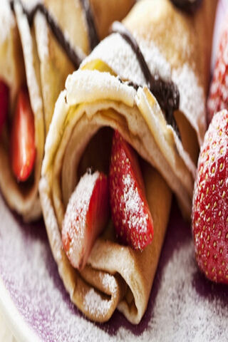 Delicious Pancake Rolls with Strawberries 🍓🥞