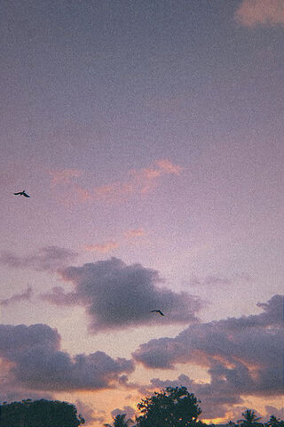 Фіолетове хмарне небо