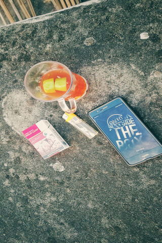 Chill Vibes: A Moment of Relaxation 🍹📱