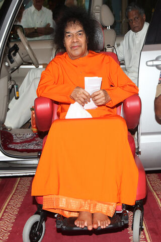 The Divine Presence of Sri Sathya Sai Baba 🌟