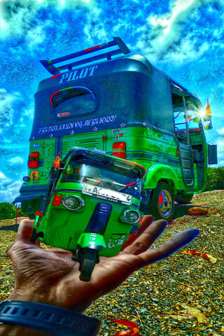 Threewheeler Dreams: A Journey in Miniature 🚖✨