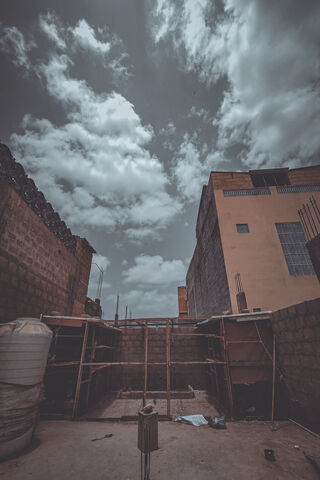 Cityscape Dreams: A Glimpse of Urban Serenity 🌆☁️