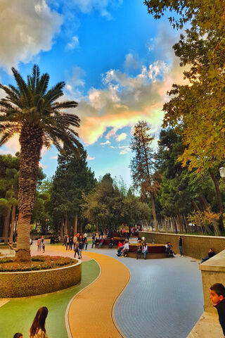 Baku's Serene Oasis: A Stroll Through the Park 🌳✨
