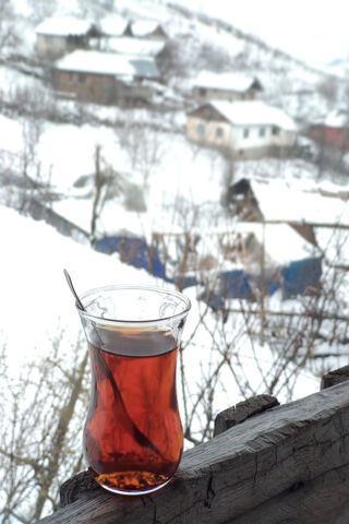 Cay: A Warm Embrace in a Winter Wonderland ☕❄️