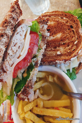 Deli Delight: A Taste of Tradition 🥪✨