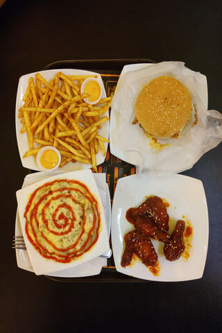 Delicious Feast: A Fast Food Delight 🍔🍟
