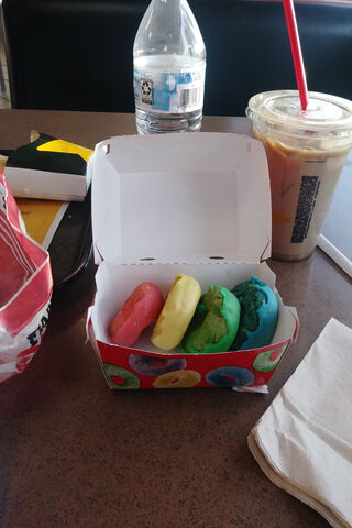 Colorful Delights: Froot Loops Treats 🍩🌈