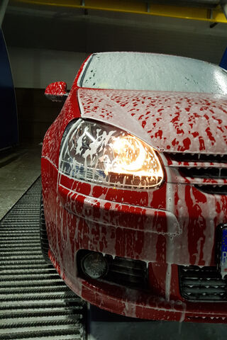 Shining Bright: The Golf Mk5 in Action! 🚗✨