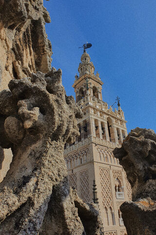Giralda: The Towering Icon of Seville 🏰✨