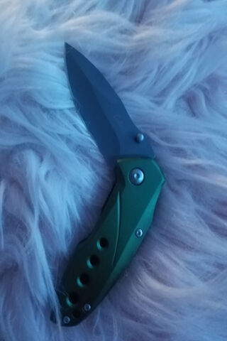 The Sleek Green Blade: A Cut Above the Rest! 🔪✨