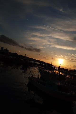 Serenity at Dusk: A Manzara Moment 🌅