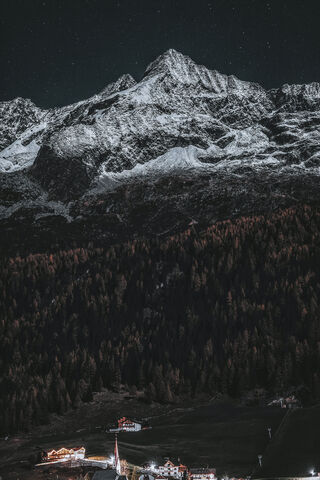Majestic Peaks Under the Stars 🌌🏔️