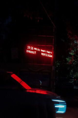 Neon Nights: A Glimpse of Urban Glow 🌆✨