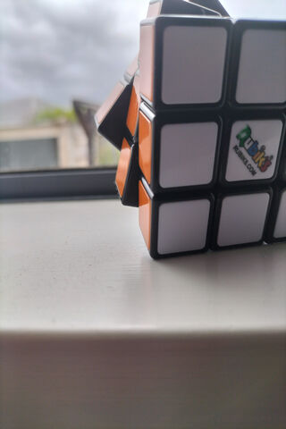 Twist and Turn: The Colorful Challenge of the Rubik's Cube! 🧩✨