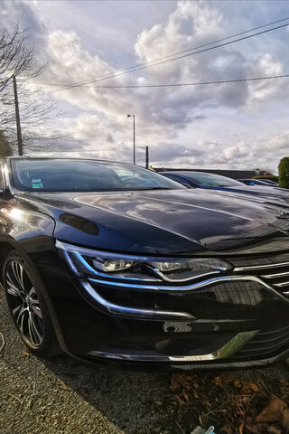 Sleek Elegance: The Renault Talisman in Focus 🚗✨