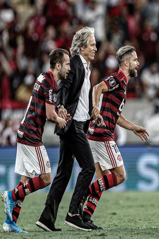 Flamengo's Triumph: A Celebration of Passion and Team Spirit! 🎉⚽