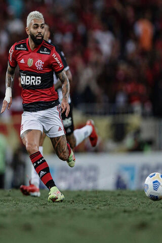 Gabigol: The Striker's Dance on the Field ⚽🔥