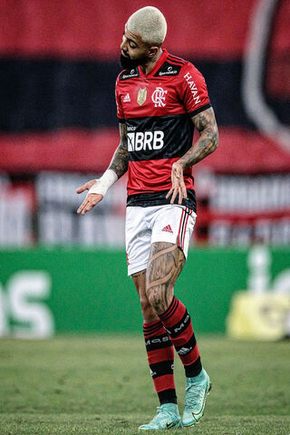 Gabigol: The Star of Flamengo's Glory ⚽✨