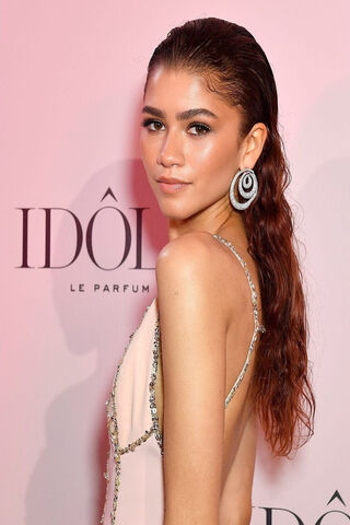 Zendaya: A Star Shining Bright 🌟