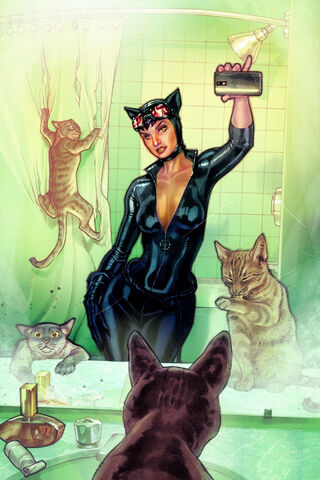 Feline Glam: Catwoman's Purr-fect Selfie 📸🐾