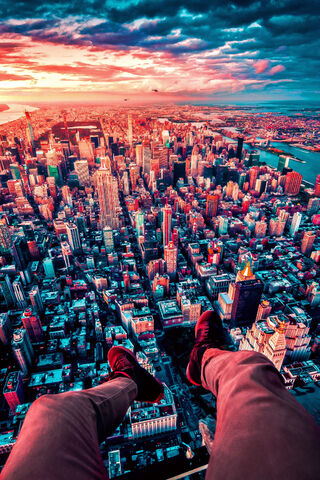 Sky High Serenity: A Glimpse of the City That Never Sleeps 🌆✨