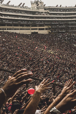 Flamengo's Fiery Passion: A Sea of Red and Black! 🔥⚽️