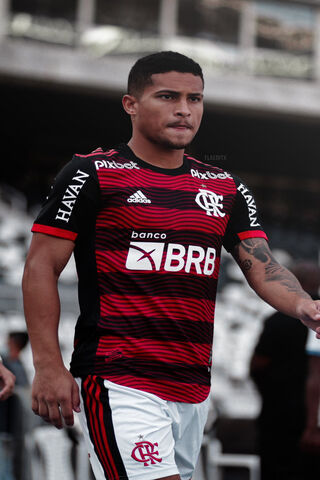 Flamengo's Rising Star: A Moment of Determination ⚽🔥