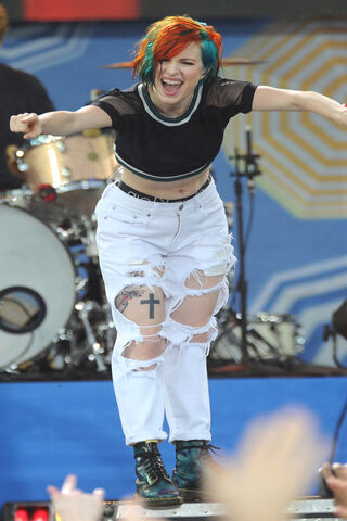 Energetic Performance by Hayley Williams 🎤✨