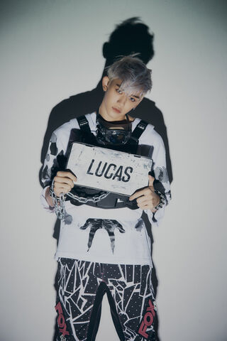 Lucas: The Bold Trendsetter 🌟