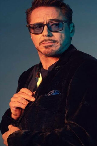 Charming Elegance: A Glimpse of Robert Downey Jr.