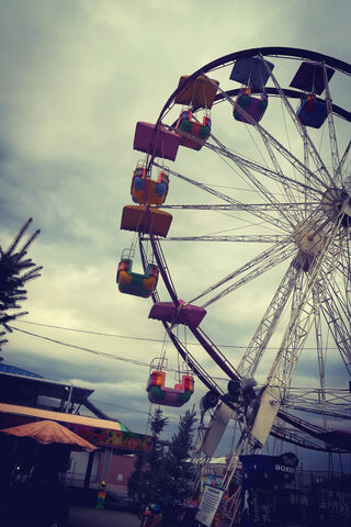 Whirling Joy: The Ferris Wheel Adventure 🎡✨