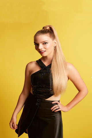 Radiant Elegance: A Bold Fashion Statement