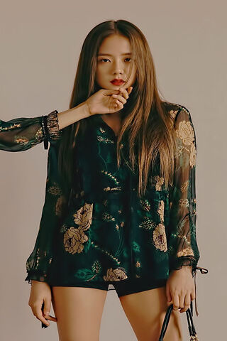 Elegance in Bloom: Jisoo's Floral Charm 🌸✨