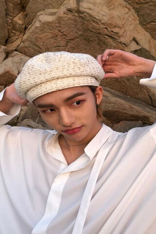Hyunjin: The Stylish Dreamer 🌟