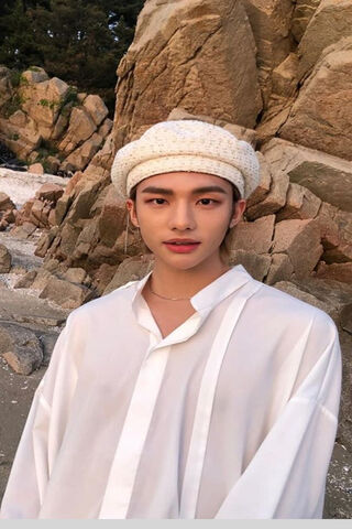 Hyunjin: The Serene Beach Vibes 🌊✨