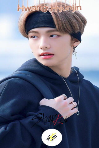 Hyunjin: The Charismatic Star of Stray Kids 🌟