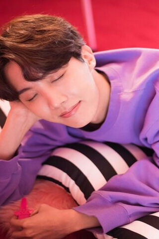 J-Hope's Dreamy White D..