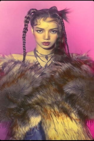 Lalisa: A Bold Fashion Statement 🌟