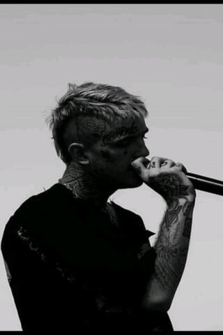Echoes of Emotion: Lil Peep in the Spotlight 🎤✨