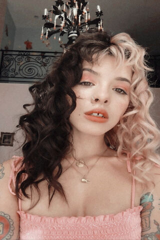 Melanie Martinez: A Whimsical Muse 🌸✨