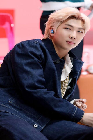 The Charismatic Leader: RM in Action! 🎤✨