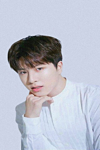 Charming Elegance: So Junghwan's Captivating Portrait